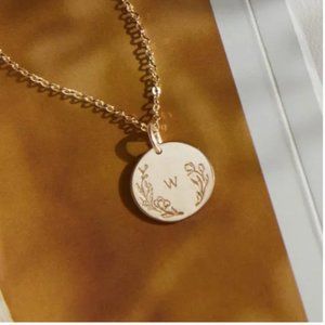 Floral Letter W Initial Dainty Circle Disc Engraved Pretty Gift Trendy Necklace